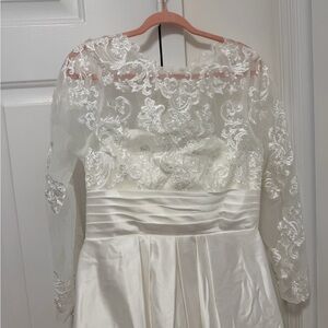 Ivory Lace Wedding Dress with Long Train